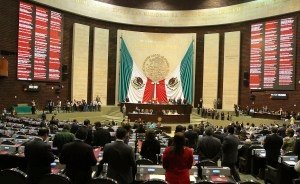 30416062. México, D.F.- La Cámara de Diputados condenó los dos estallidos ocurridos el lunes en Boston, Estados Unidos, que ocasionaron la muerte de tres personas y 176 heridos, al tiempo que manifestó su solidaridad con las víctimas y sus familias.
NOTIMEX/FOTO/CARLOS PACHECO/FRE/POL/