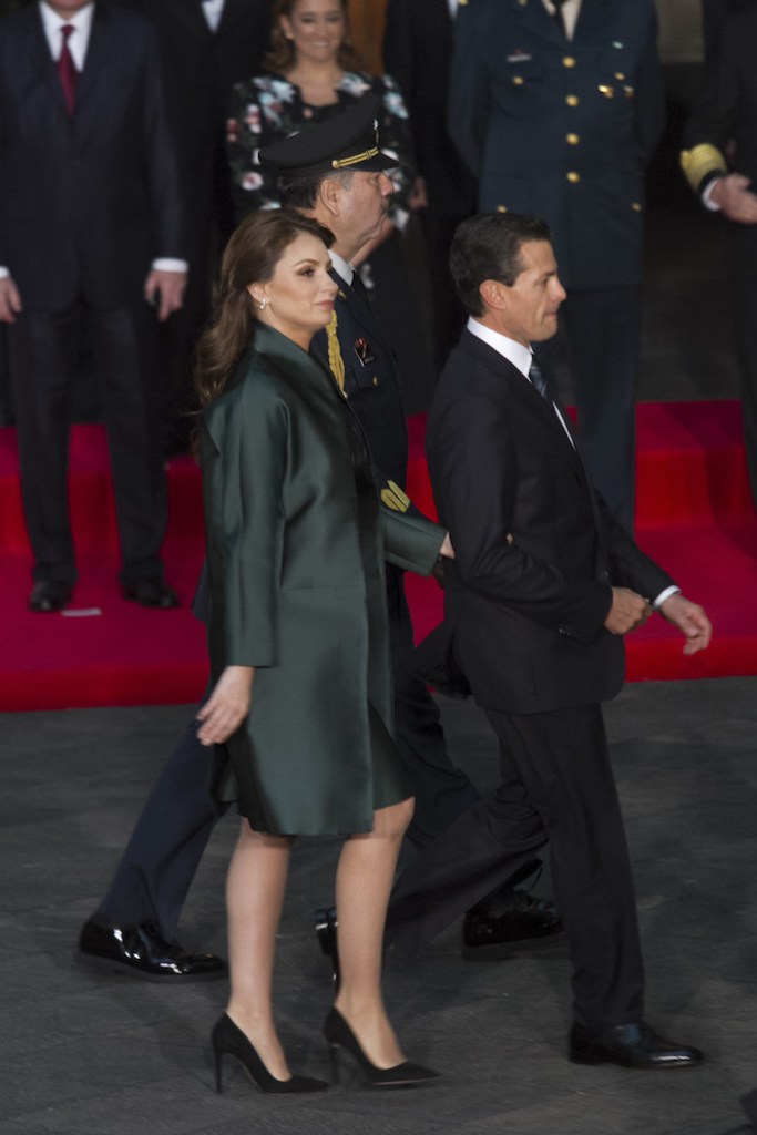 CIUDAD DE MÉXICO, 13FEBRERO2016.- Angélica Rivera y su esposo el Presidente de México durante la ceremonia de Estado con el Papa Francisco, que se realizó en Palacio Nacional.
FOTO: MOISÉS PABLO /CUARTOSCURO.COM