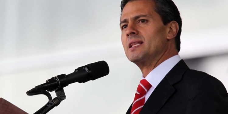 30913069. México, D.F.- El presidente, Enrique Peña Nieto encabezó la clausura y apertura de cursos en los planteles del sistema educativo militar, esto en la explanada del Heroico Colegio Militar.
NOTIMEX/FOTO/JOSÉ PAZOS/JPF/POL/