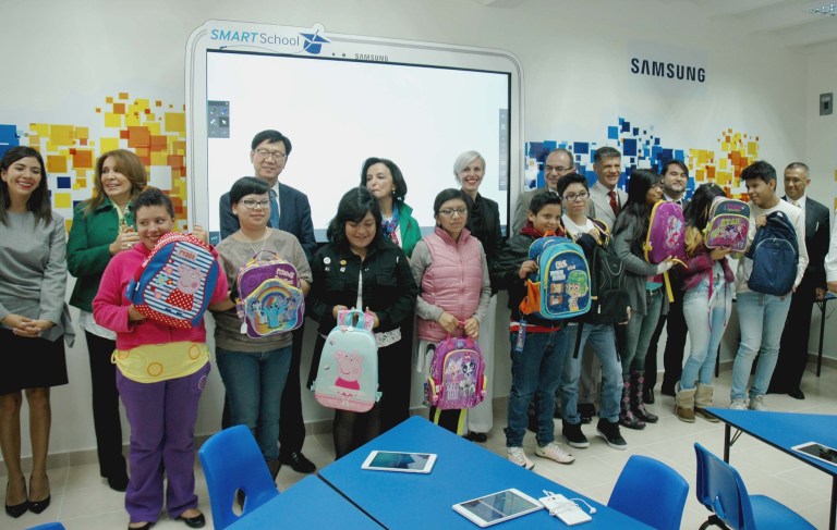 30 0816 Inauguracion de Aula SAMSUNG SMART SCHOOL solution HOSPITAL PSIQUIATRICO Infantil juanN Navarro Enlas fotos dr Eduardo Arroyo Garcia  DR Eduardo Madrigal de Leon LIC. CARMEN Narro Lobo CFO.Miguel Leon SRA Alexandra QUINTANA ING Alex Ruiz LEE