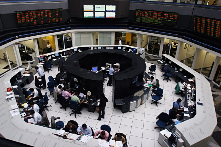 Traders work at the Bolsa stock exchange in Mexico City, Mexico, November 14, 2006. Mexico's four-year stock rally may end as economic growth slows and investors shun shares that have become too expensive. Photographer: Susana Gonzalez/Bloomberg News