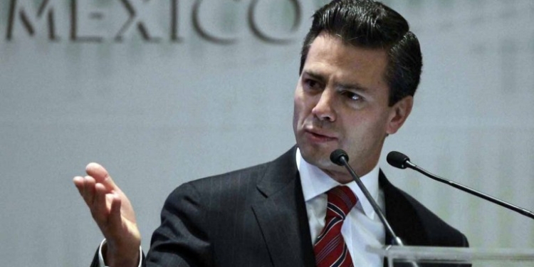Former Mexico state governor Enrique Pena Nieto, a potential presidential candidate for the opposition Institutional Revolutionary Party (PRI), speaks during a Confederation of National Chambers of Commerce, Mexico (Concanaco) event in Mexico City November 25, 2011. Pena Nieto, the frontrunner in Mexico's 2012 presidential race, on November 27, 2011 registered in Mexico City as the official presidential candidate of the PRI. Picture taken November 25, 2011. REUTERS/Henry Romero (MEXICO - Tags: POLITICS ELECTIONS) ORG XMIT: HNR05