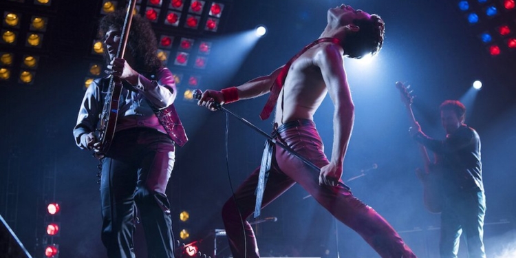 DF-11915_R2 – L-R: Gwilym Lee (Brian May), Rami Malek (Freddie Mercury), and Joe Mazzello (John Deacon) star in Twentieth Century Fox’s BOHEMIAN RHAPSODY. Photo Credit: Courtesy Twentieth Century Fox.