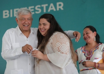 SAN JUAN DE SABINAS, COAHUILA, 04MAYO2019.-  Andrés Manuel López Obrador,  encabezó la entrega de apoyos de Programas Integrales de Bienestar, en esta entidad.
FOTO: GOBIERNO DE LA REPÚBLICA /CUARTOSCURO.COM