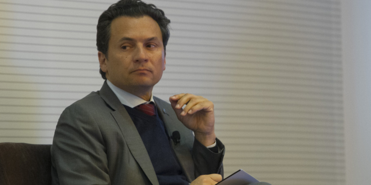 MÉXICO, D.F., 10DICIEMBRE2014.- Emilio Lozoya Austin, Director General de Petróleos Mexicanos, Enrique Ochoa Reza, Director Federal de Electricidad, durante la presentación del Lanzamiento Global del Índice de Desempeño de la Arquitectura Energética 2015, en las instalaciones de la Secretaria de Relaciones Exteriores.
FOTO: GUILLERMO PEREA /CUARTOSCURO.COM