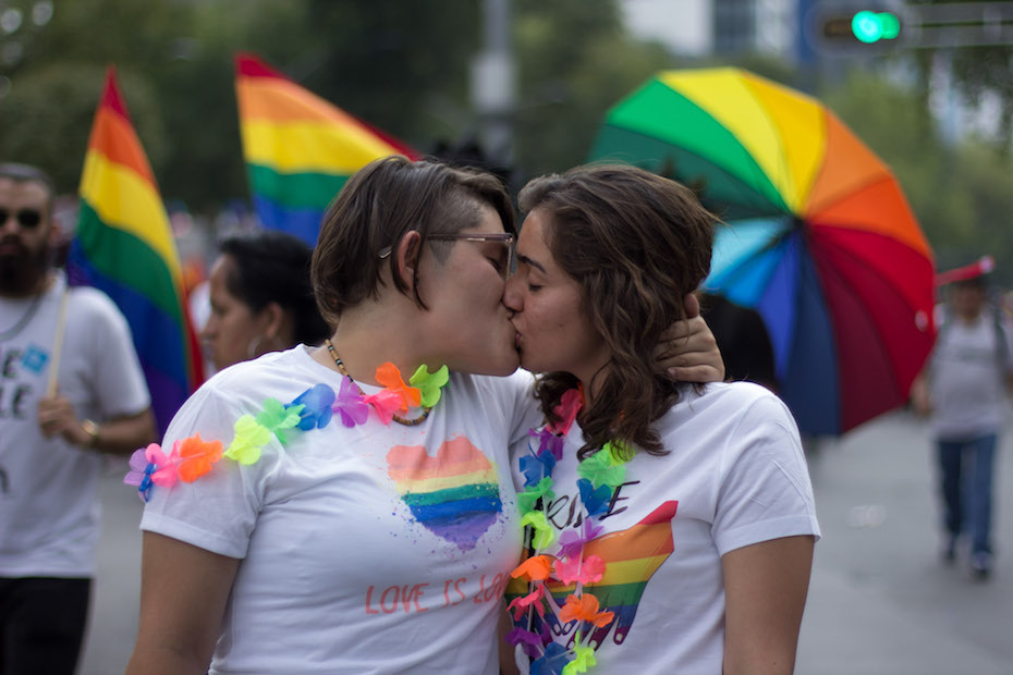CIUDAD DE MÉXICO, 23JUNIO2018.- Miles de personas de la comunidad LGBTTTIQ salieron a marchar por Paseo de la Reforma con motivo de la edición XL de dicha movilzación para festejar el Día Internacional del Orgullo LGBT.
FOTO: GALO CAÑAS /CUARTOSCURO.COM