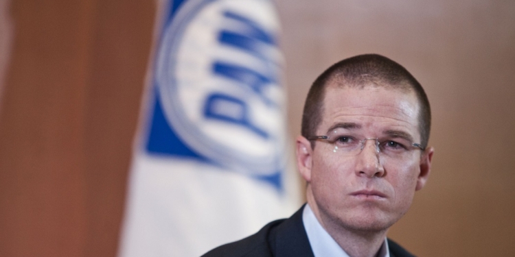 MEXICO DF A 7 DE OCTUBRE DE 2015
EL PRESIDENTE DEL PAN RICARDO ANAYA ANUNCIO A LOS NUEVOS INTEGRANTES DE SU EQUIPO DE TRABAJO
CRISTOPHER ROGEL BLANQUET/EL UNIVERSAL