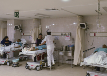 CIUDAD DE MÉXICO, 06MAYO2016.- Instalaciones del Hospital General No. 2 Villa Coapa del Instituto Mexicano del Seguro Social (IMSS). Autoridades del instituto realizaron el "Programa de Uso de Quirófanos los Fines de Semana", que tiene como propósito la realización de por lo menos 160 intervenciones quirurgicas durante los fines de semana en el area de ortopedia y traumatología a nivel nacional.
FOTO: ADOLFO VLADIMIR /CUARTOSCURO.COM