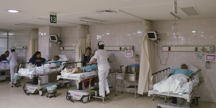 CIUDAD DE MÉXICO, 06MAYO2016.- Instalaciones del Hospital General No. 2 Villa Coapa del Instituto Mexicano del Seguro Social (IMSS). Autoridades del instituto realizaron el "Programa de Uso de Quirófanos los Fines de Semana", que tiene como propósito la realización de por lo menos 160 intervenciones quirurgicas durante los fines de semana en el area de ortopedia y traumatología a nivel nacional.
FOTO: ADOLFO VLADIMIR /CUARTOSCURO.COM