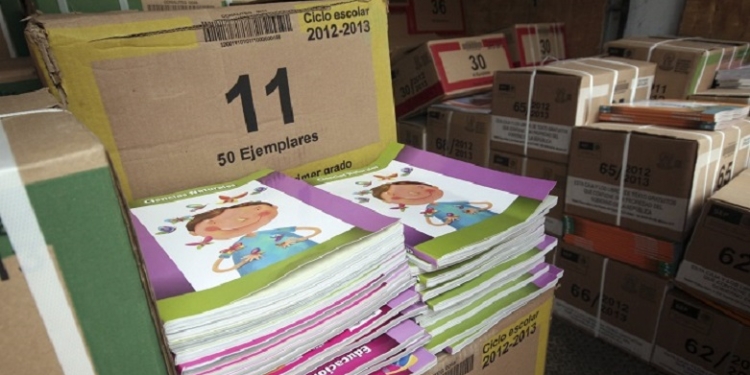 PUEBLA, PUEBLA.,17JULIO2012.- Aproximadamente 12 millones de libros de texto gratuito partieron el día de hoy rumbo a las escuelas públicas del estado de Puebla.
FOTO: HILDA RÍOS /CUARTOSCURO.COM