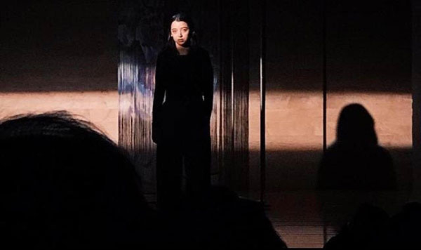 Pía Laborde-Noguez en escena. (Foto Daniel de Laborde).