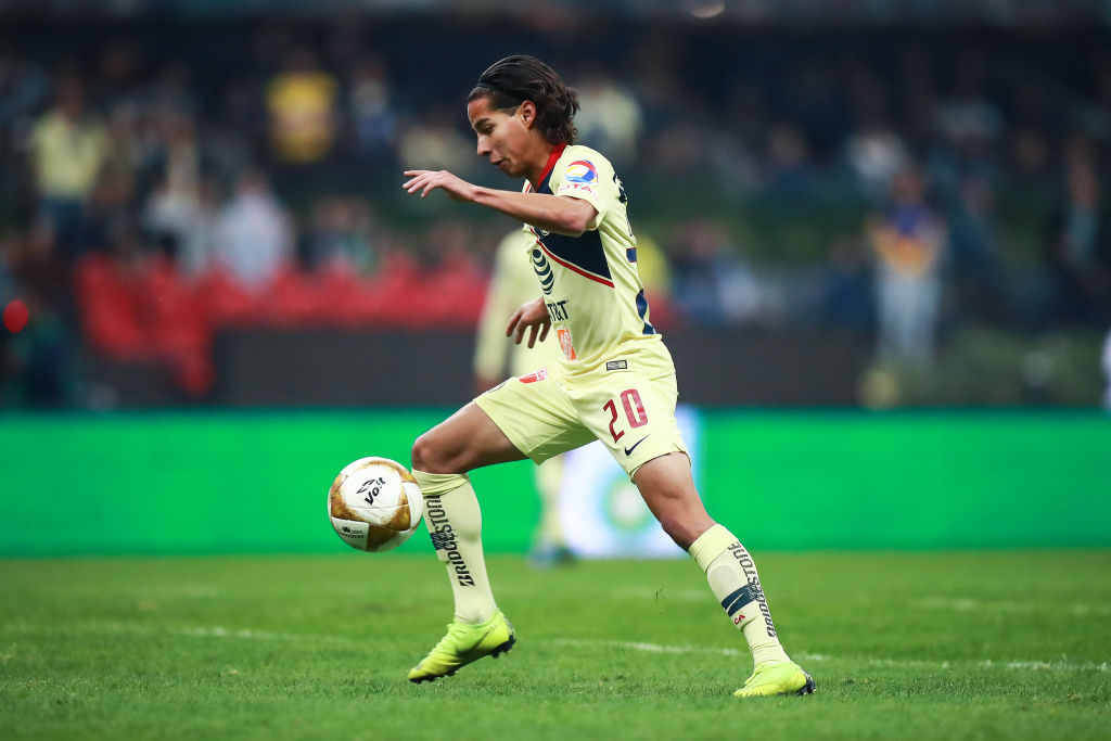 MEXICO CITY, MEXICO - DECEMBER 16: Diego Lainez #20 of America drives the ball during the final second leg match between Cruz Azul and America as part of the Torneo Apertura 2018 Liga MX at Azteca Stadium on December 16, 2018 in Mexico City, Mexico. (Photo by Hector Vivas/Getty Images)