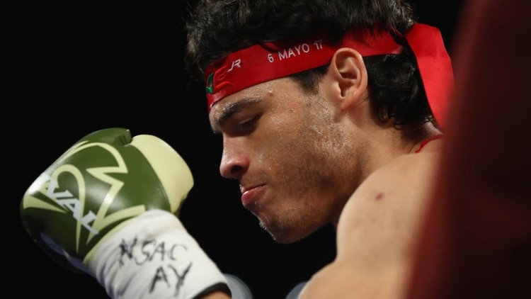 En los últimos días ha lanzado retos a Canelo Álvarez para una revancha. (Foto: AFP)