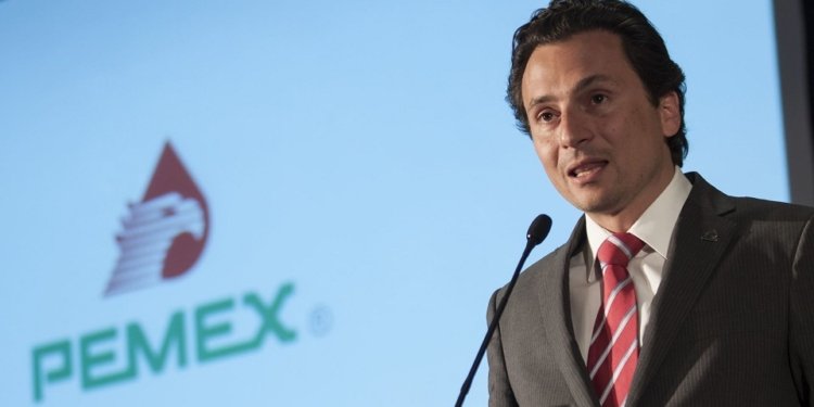 MÉXICO, D.F., 12MARZO2013.- Emilio Lozoya Austin, director general de Petróleos Mexicanos    durante el Foro de Discusión, Mesa 2, Propuestas de Reforma Energética que se realizó en un hotel del Centro Histórico.
FOTO: RODOLFO ANGULO /CUARTOSCURO.COM