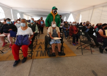 CIUDAD DE MÉXICO, 02MARZO2021.- Hoy se cumple el día siete de la jornada nacional de vacunación contra el Covid-19 a personas mayores de 60 en la alcaldía de Tláhuac.
FOTO: GOBIERNO DE LA CIUDAD DE MÉXICO/CUARTOSCURO.COM