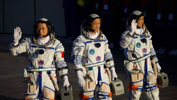 Astronautas chinos despegan hacia su estación espacial | Diario Pagina Siete
