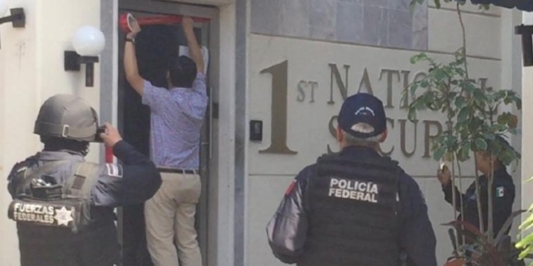 GNNAC Revisión de cajas en el First National Security (DDÍA) -- Cancún.- Actuario en compañía de personal de la SEIDO asistió a las oficinas de First National Security ubicada en plaza América para una inspección ocular de ocho cajas de seguridad de clientes que estaban amparados.