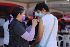 12 mil dosis de Pfizer se aplicaron en el primer día de vacunación en Estadio de Xolos