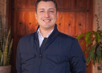 Fotografía cedida este domingo, cortesía del Partido Movimiento Ciudadano, donde se observa al candidato Luis Donaldo Colosio Riojas, mientras posa en México. EFE/Cortesía Partido Movimiento Ciudadano/SOLO USO EDITORIAL