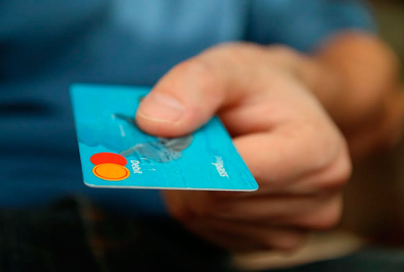 ¿Qué se necesita para sacar una tarjeta de débito?