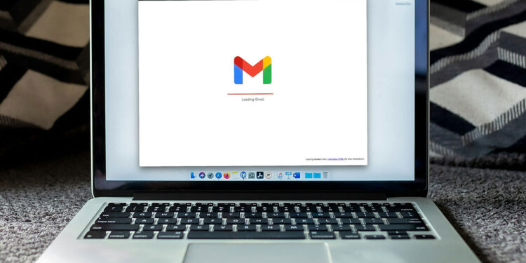 Foto de Solen Feyissa en Unsplash